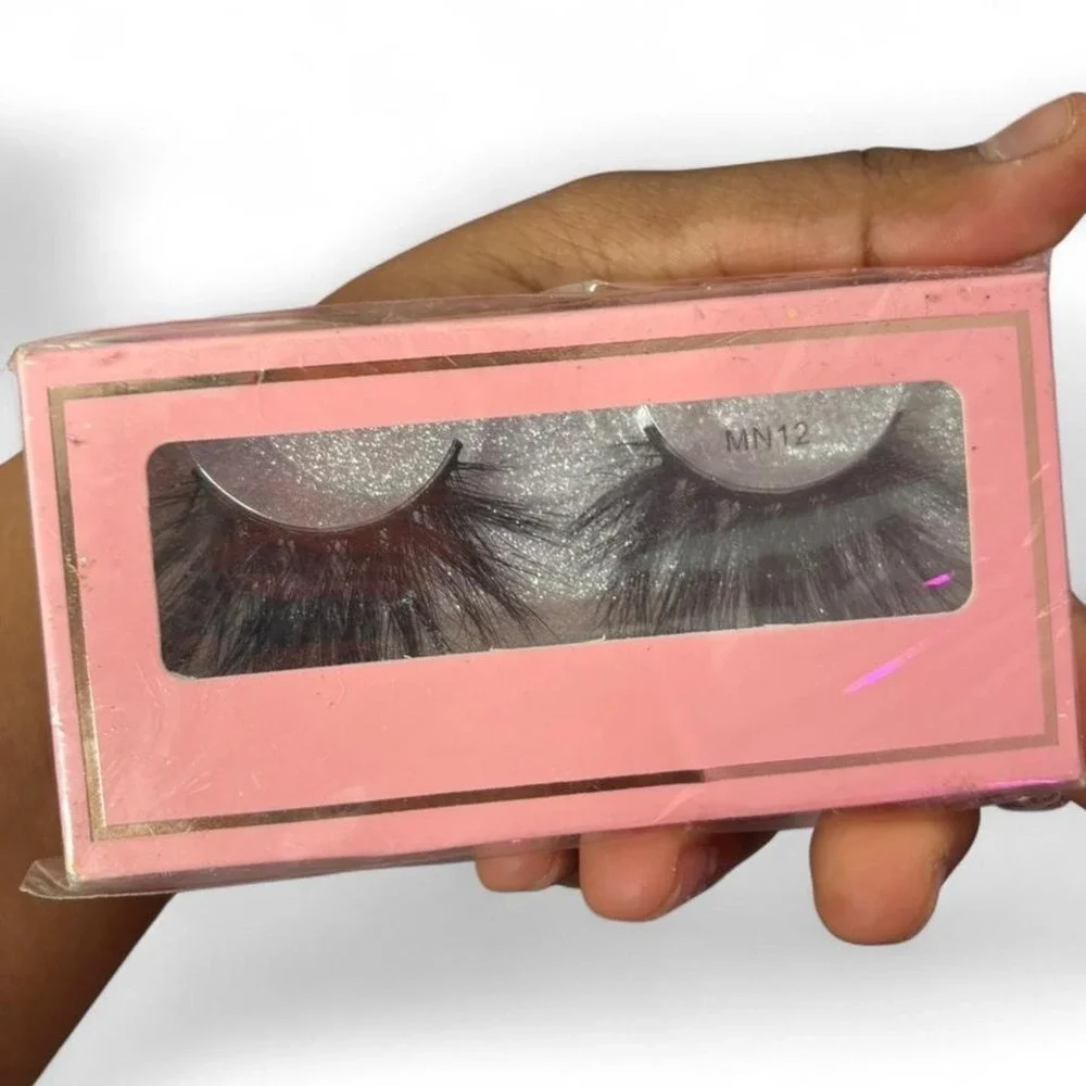 Luxury 25mm mink style lashes 💖 comes in‎ a lot of 5!!